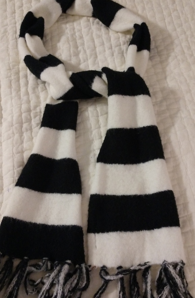 Black & White striped scarf with fringes